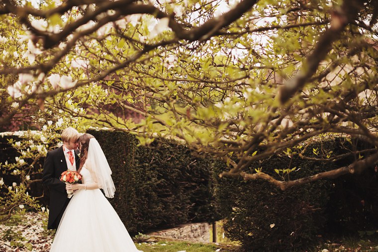 NETTLESTEAD PLACE WEDDING PHOTOS IN KENT 070